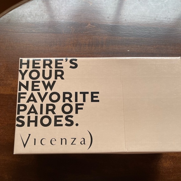 Vicenza NWT Sz 37EU Brazilian designer leather strappy metallic heels; top rated - Picture 5 of 16